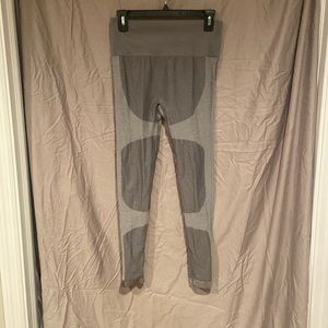 OLCHEE women’s workout leggings in grey. Sold on Amazon.